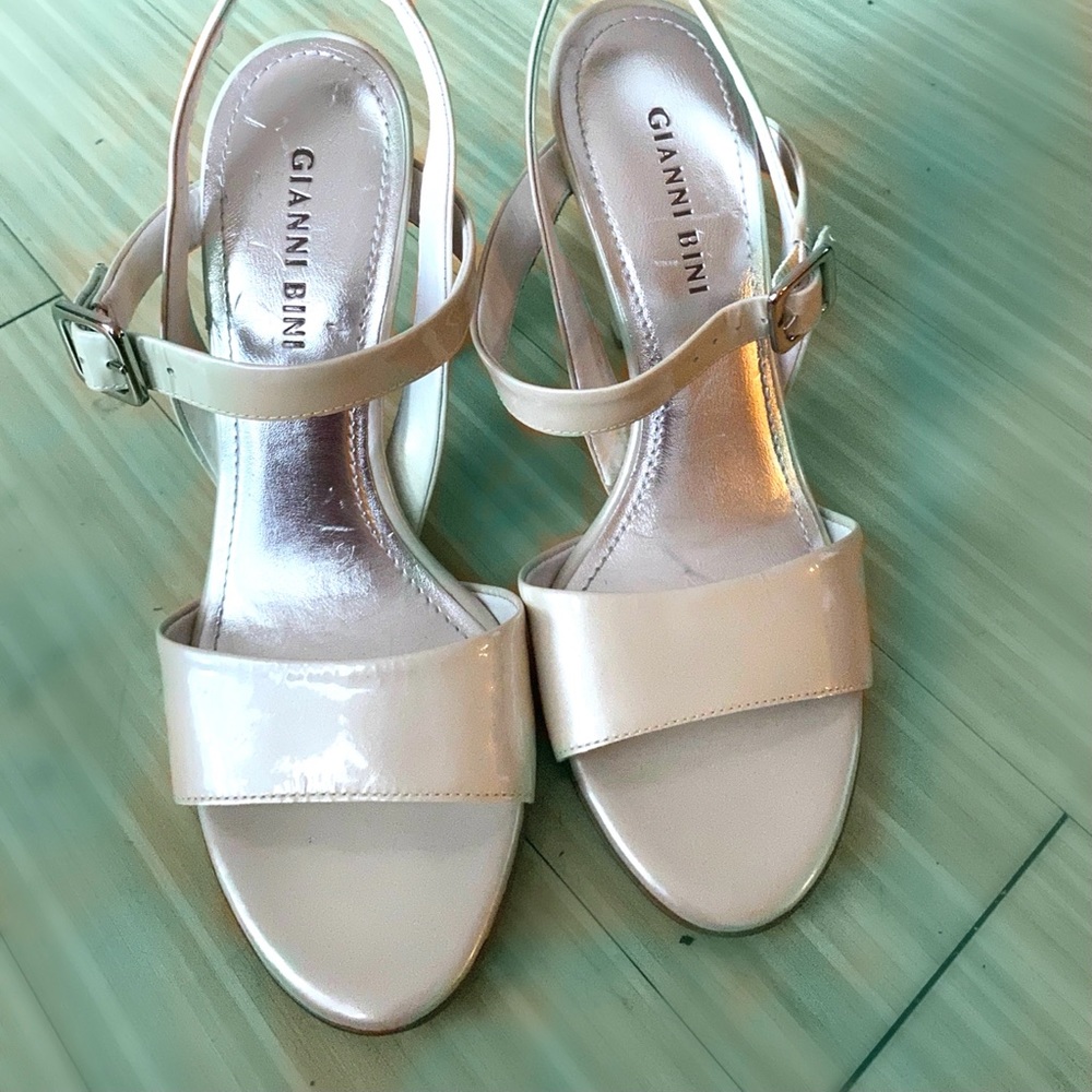 White/Pearl Heels🦋